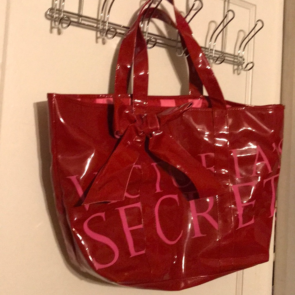 New Victoria’s Secret red tote